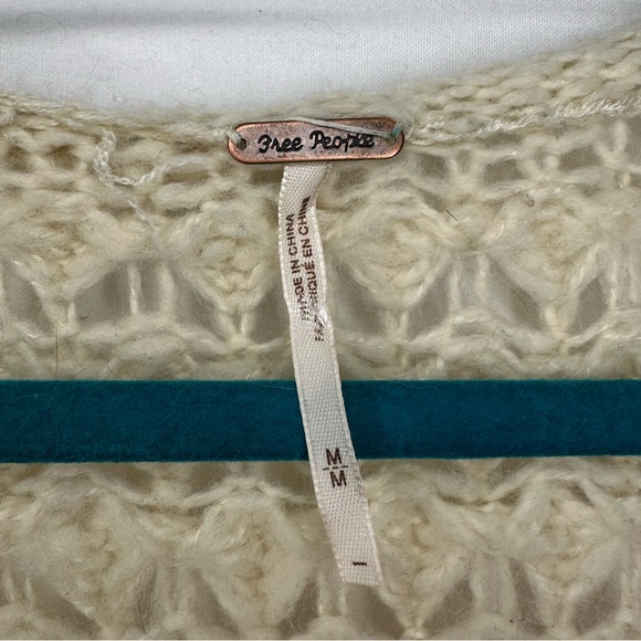 Free People chunky knit cream colored long sleeve sweater multiple patterns Sz M - Picture 6 of 14